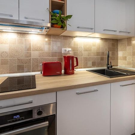 Two-Bedroom Apartment In The Centre Makarska Exterior photo