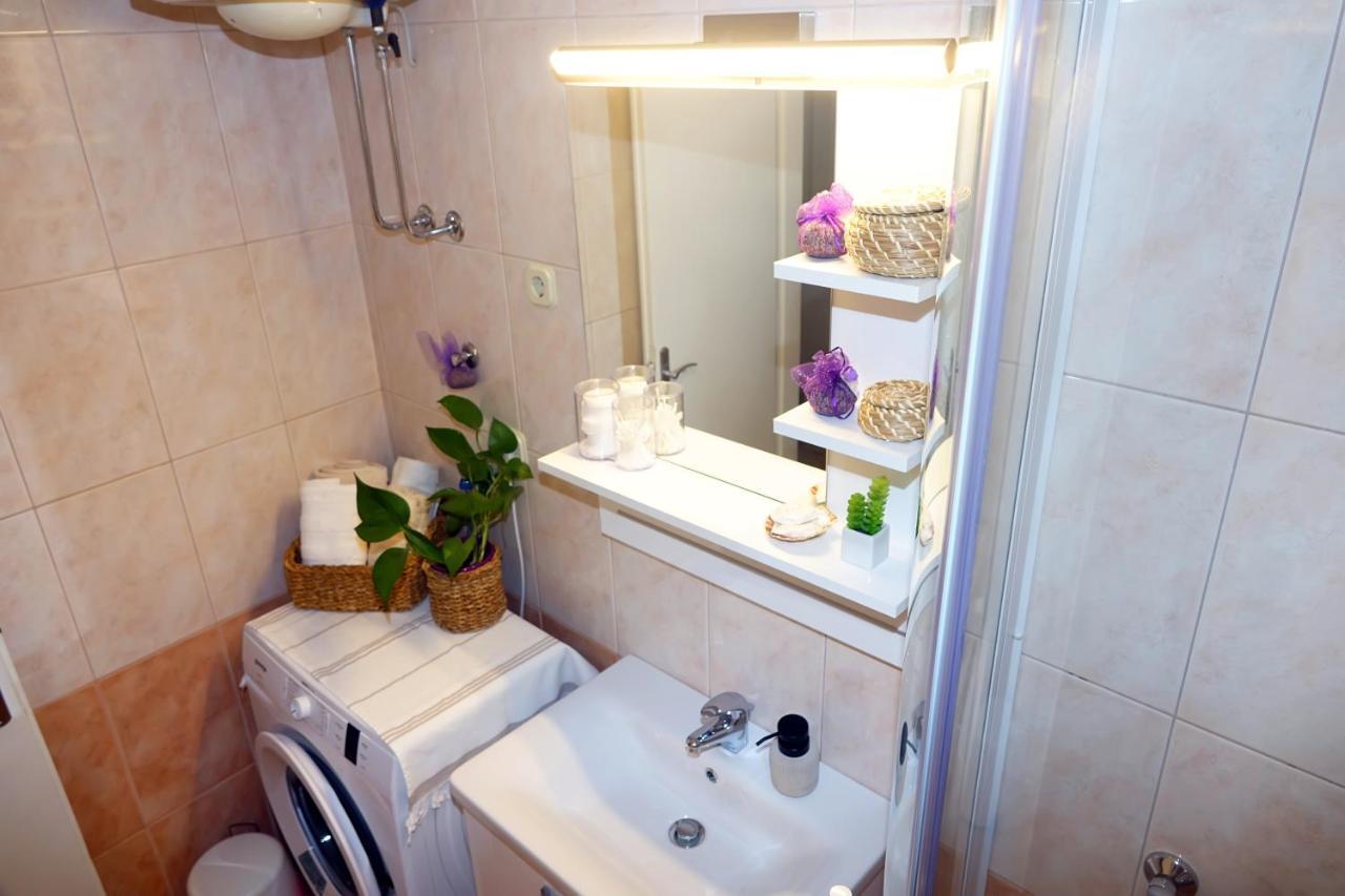 Two-Bedroom Apartment In The Centre Makarska Exterior photo