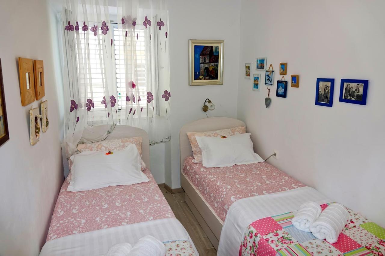Two-Bedroom Apartment In The Centre Makarska Exterior photo
