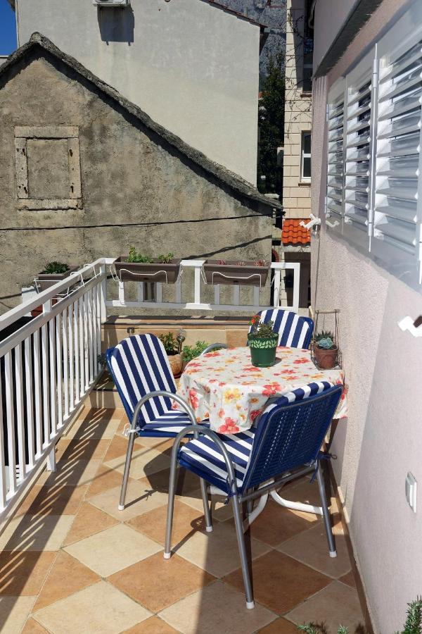 Two-Bedroom Apartment In The Centre Makarska Exterior photo