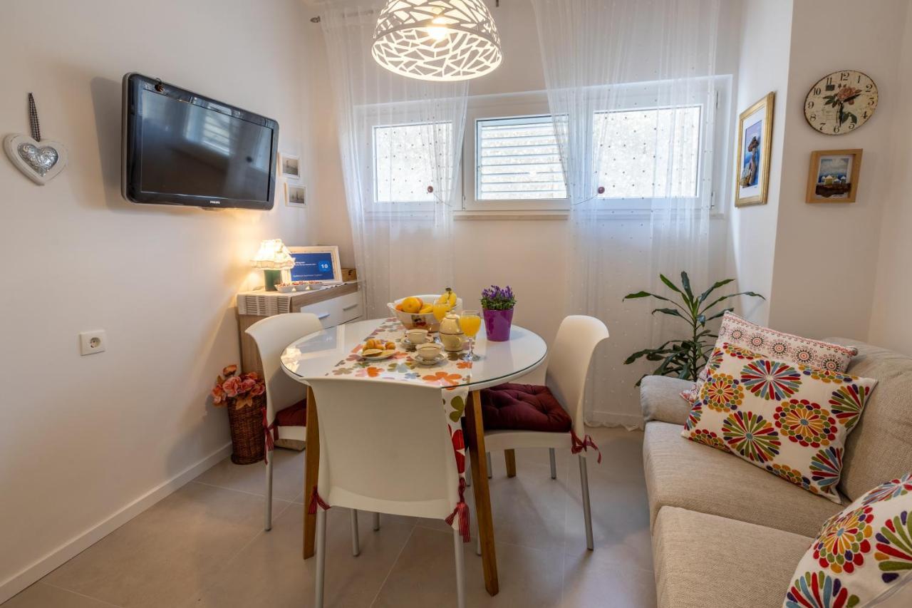 Two-Bedroom Apartment In The Centre Makarska Exterior photo